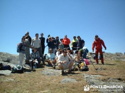 Llegada a la cima de Valdebecerril - grupo amistad; viajes senderismo españa; senderismo entre sema